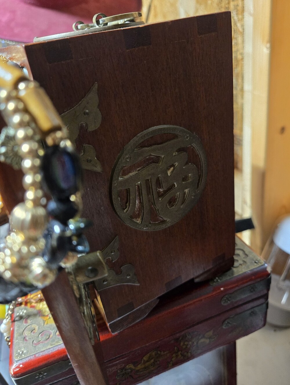1950s ORIGINALChinese wood & brass-accented jewelry box or Tabletop Dresser - Picture 10 of 11